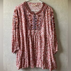 Solitaire Floral Embroidered Women's Top. Size XL. Embroidered.